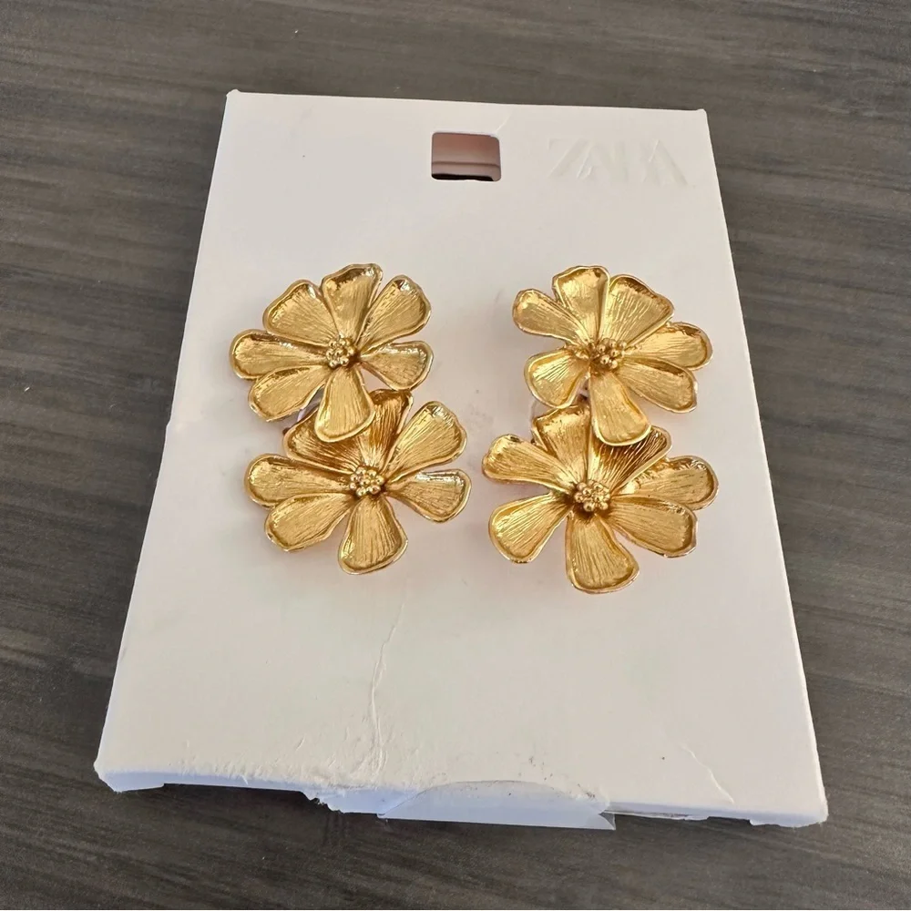 Zara Metal Flower Earrings in Gold Tone